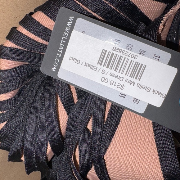 Elliatt Stella Mini Dress - Picture 7 of 8